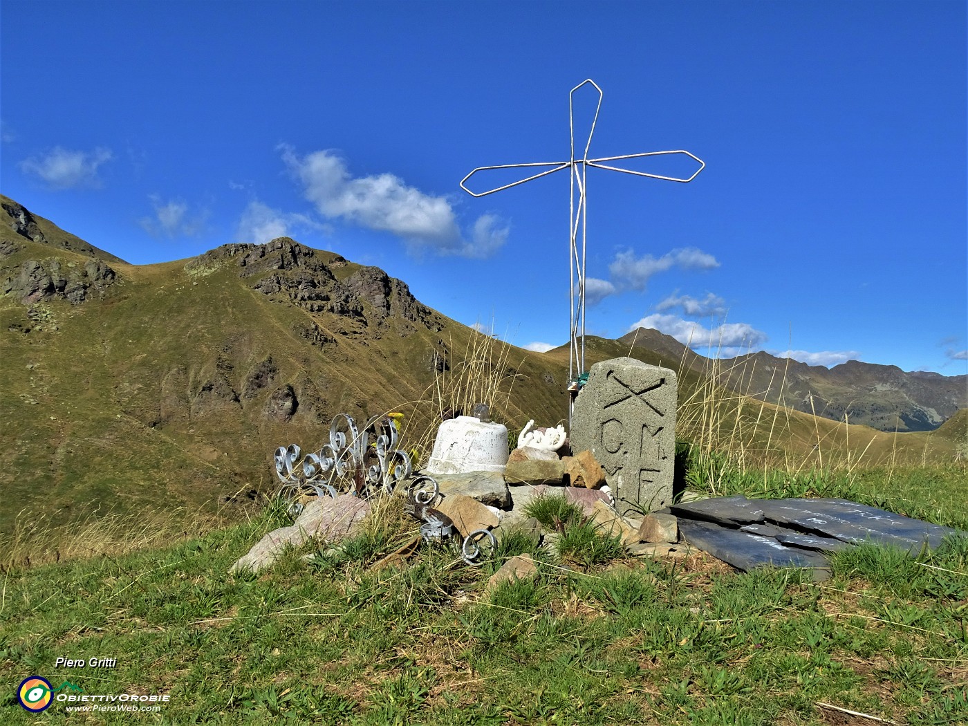 67 Alla croce-ricordo del Collino (1862 m).JPG
